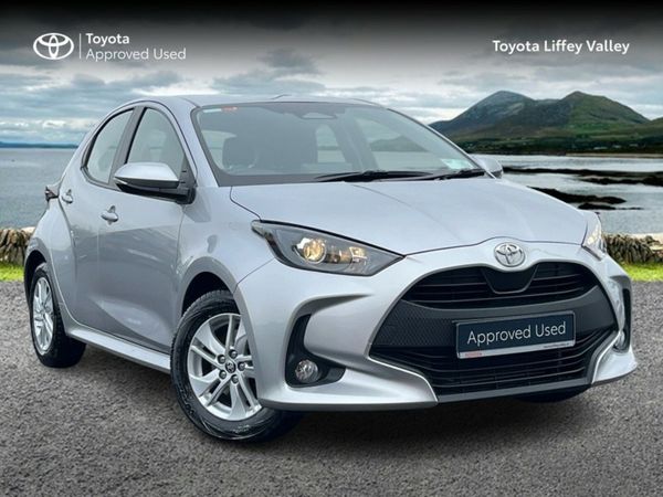Toyota Yaris Hatchback, Petrol Hybrid, 2025, Silver