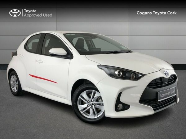 Toyota Yaris Hatchback, Petrol Hybrid, 2023, White