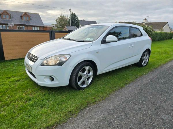 Kia Ceed Hatchback, Diesel, 2010, White