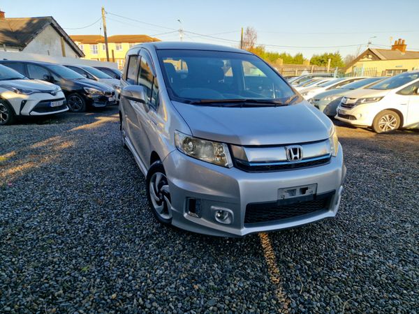 Honda Freed MPV, Petrol Hybrid, 2014, Silver