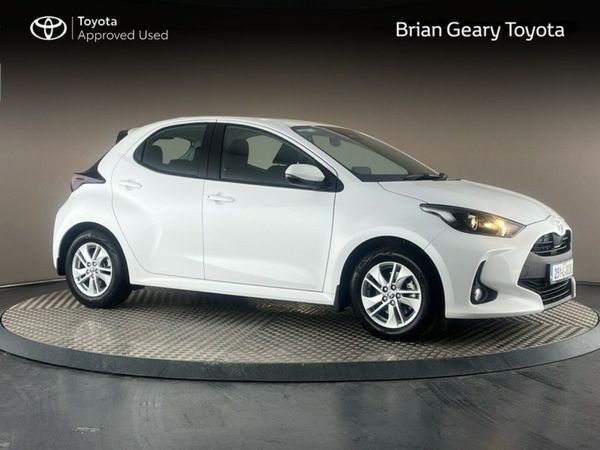 Toyota Yaris Hatchback, Petrol Hybrid, 2025, White