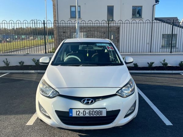 Hyundai i20 Hatchback, Petrol, 2012, White