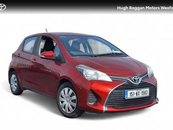 Toyota Yaris Hatchback, Petrol, 2015, Red