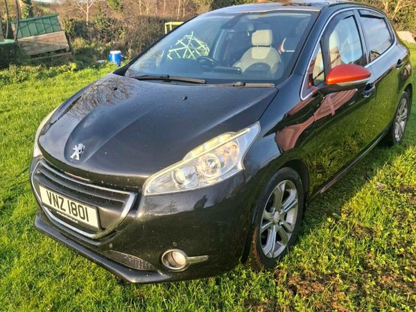 Peugeot 208 Hatchback, Diesel, 2015, Black