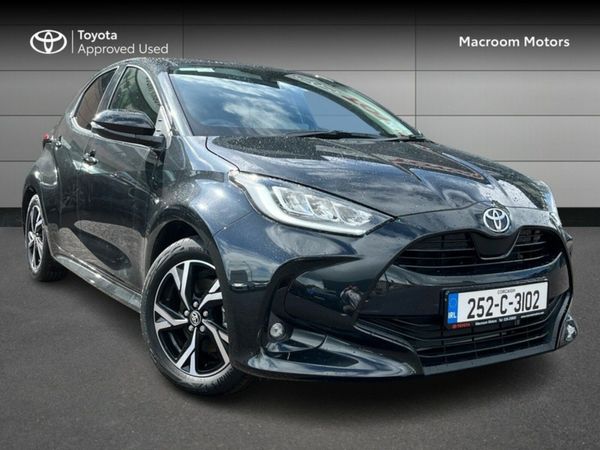 Toyota Yaris Hatchback, Petrol Hybrid, 2025, Black
