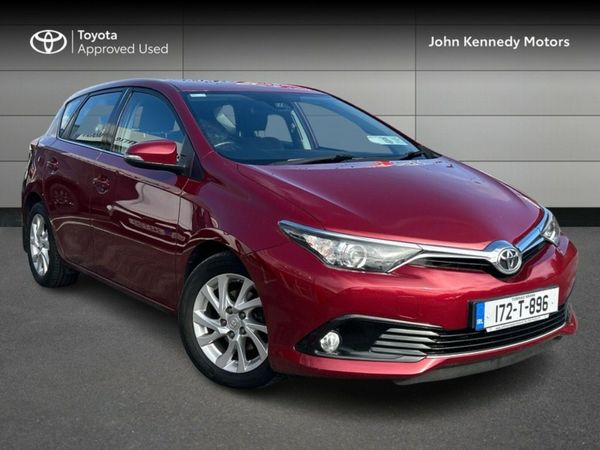 Toyota Auris Hatchback, Petrol, 2017, Red