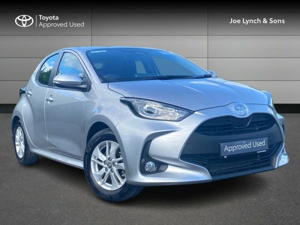 Toyota Yaris Hatchback, Petrol Hybrid, 2025, Silver