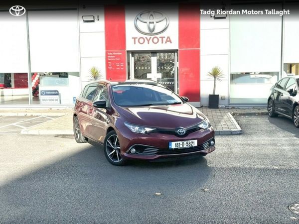 Toyota Auris Hatchback, Petrol Hybrid, 2018, Red