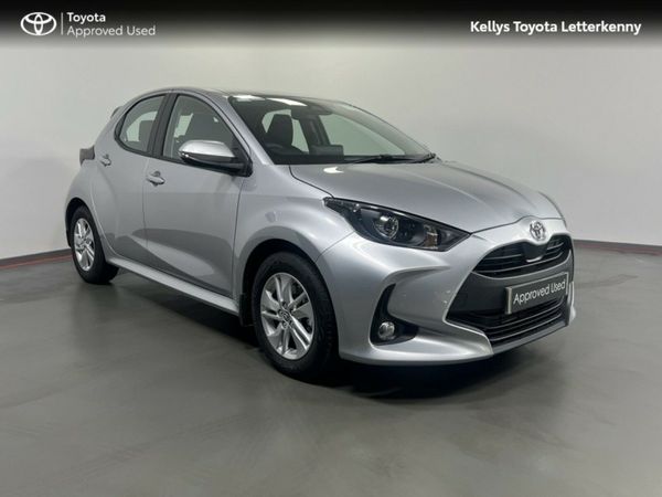 Toyota Yaris Hatchback, Petrol Hybrid, 2024, Silver