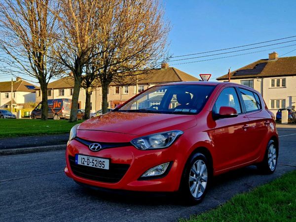 Hyundai i20 Hatchback, Petrol, 2012, Red