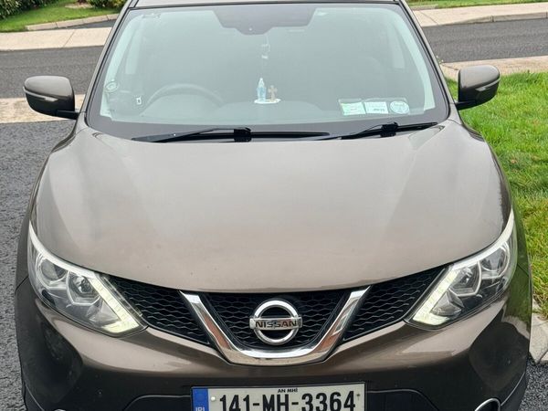 Nissan Qashqai Hatchback, Diesel, 2014, Beige