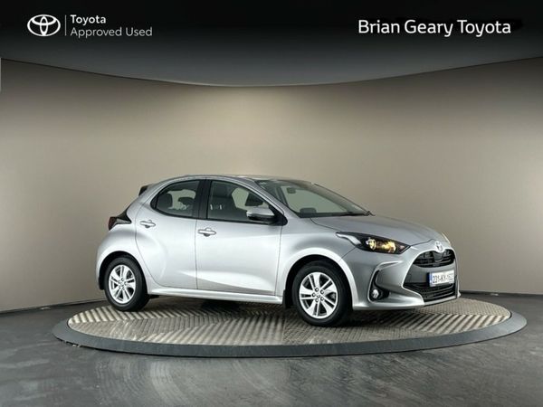 Toyota Yaris Hatchback, Petrol Hybrid, 2023, Silver