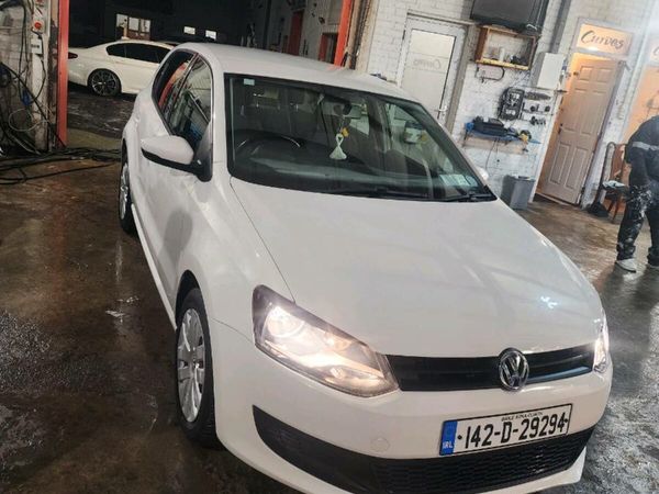 Volkswagen Polo Hatchback, Petrol, 2014, White