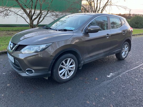 Nissan Qashqai Hatchback, Diesel, 2014, Brown