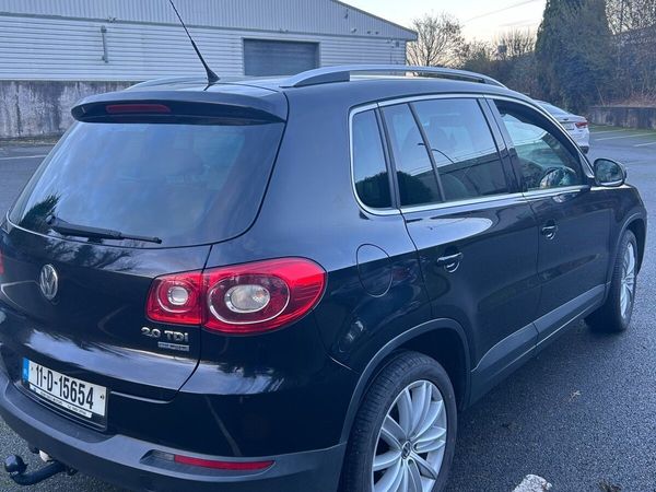 Volkswagen Tiguan SUV, Diesel, 2011, Black