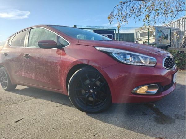 Kia Ceed Hatchback, Diesel, 2013, Red