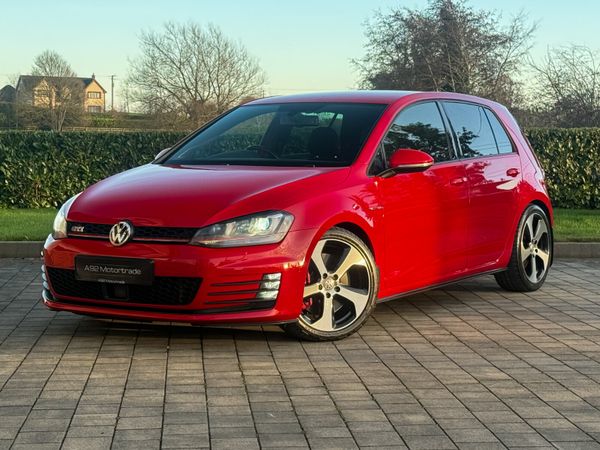 Volkswagen Golf Hatchback, Petrol, 2014, Red