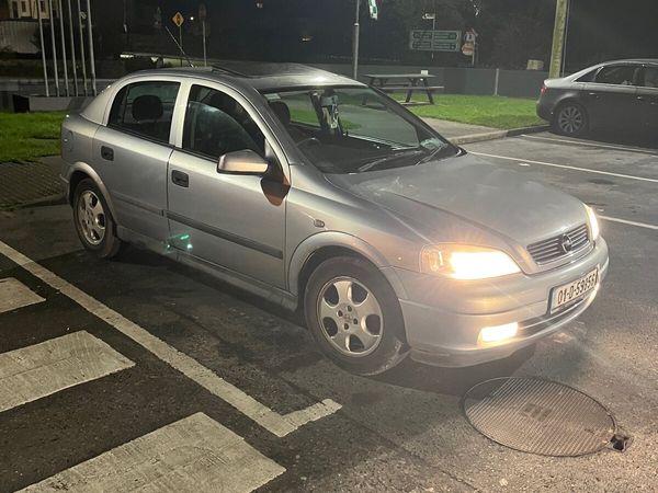 Opel Astra Hatchback, Petrol, 2001, Silver