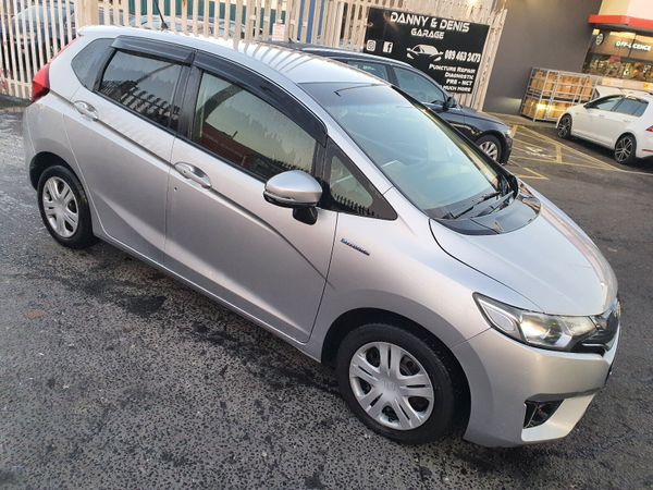 Honda Fit Hatchback, Petrol Hybrid, 2014, Silver