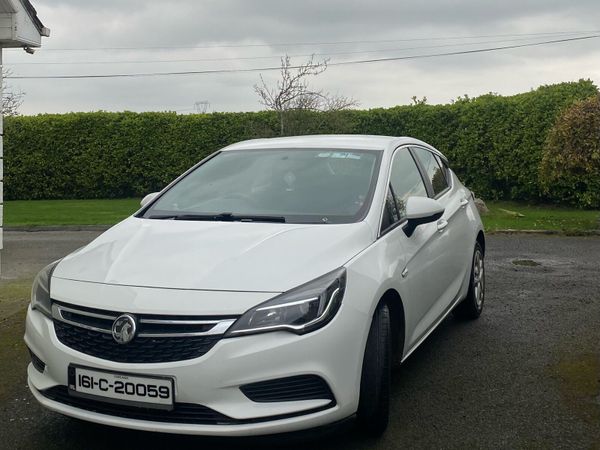 Vauxhall Astra Hatchback, Diesel, 2016, White