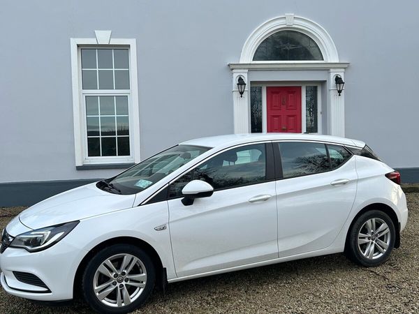 Vauxhall Astra Hatchback, Diesel, 2017, White