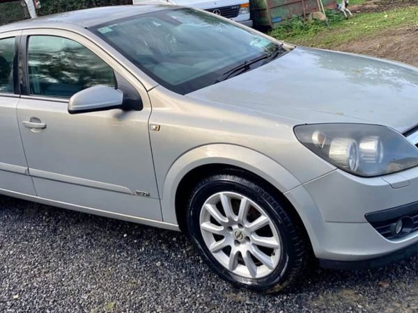 Opel Astra Hatchback, Petrol, 2006, Yellow