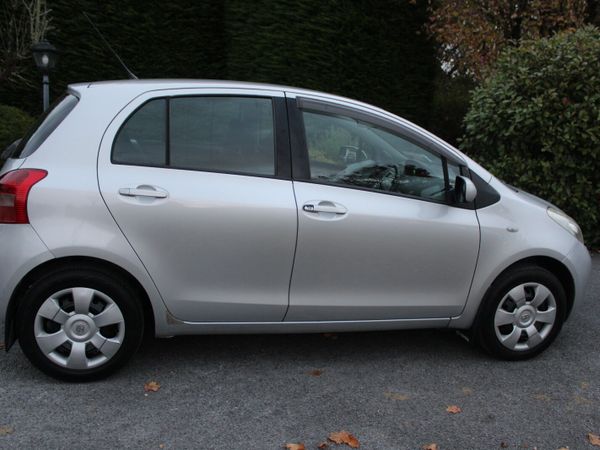 Toyota Yaris Hatchback, Petrol, 2007, Silver