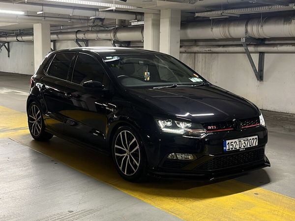 Volkswagen Polo Hatchback, Petrol, 2015, Black