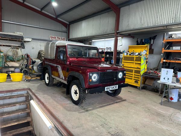 Land Rover Defender Pick Up, Diesel, 2006, Red