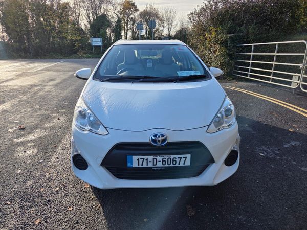 Toyota Aqua Hatchback, Petrol Hybrid, 2017, White