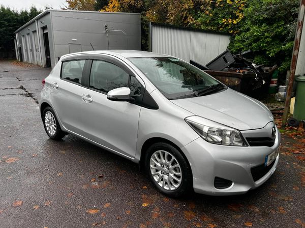 Toyota Yaris Hatchback, Diesel, 2014, Silver