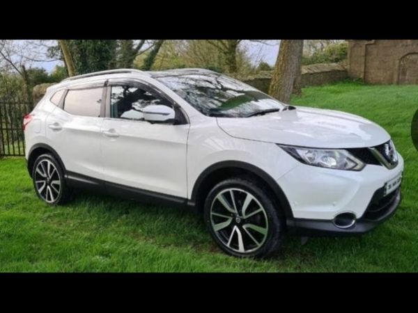Nissan Qashqai Hatchback, Diesel, 2015, White