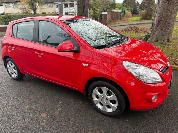 Hyundai i20 Hatchback, Petrol, 2010, Red