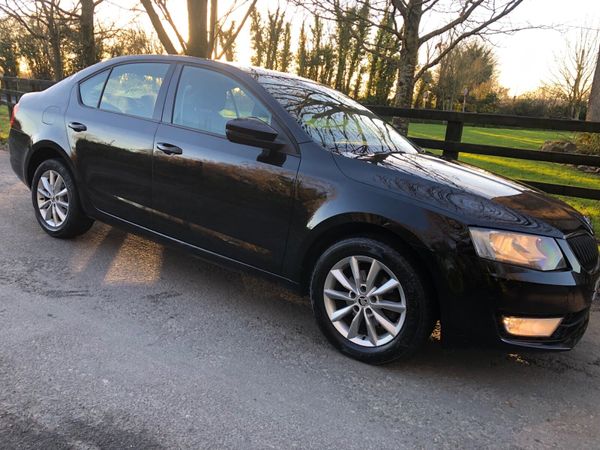 Skoda Octavia Saloon, Diesel, 2015, Black