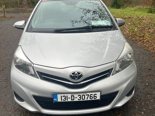 Toyota Yaris Hatchback, Petrol, 2013, Silver