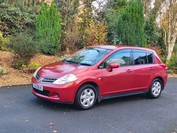 Nissan Tiida Hatchback, Petrol, 2011, Red