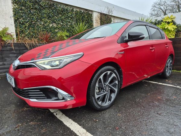 Toyota Auris Hatchback, Petrol Hybrid, 2017, Red