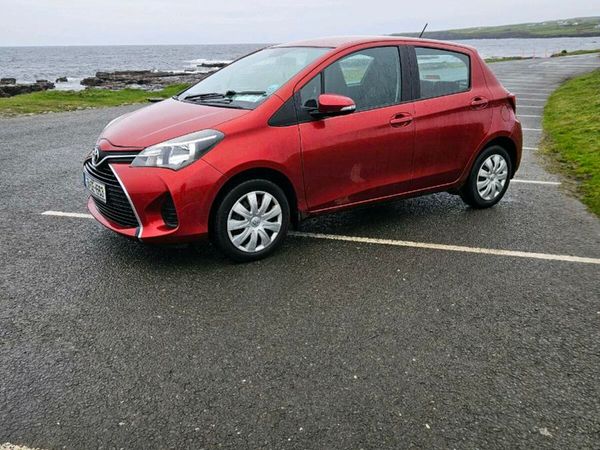 Toyota Yaris Hatchback, Petrol, 2015, Red