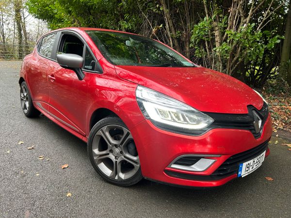 Renault Clio Hatchback, Petrol, 2019, Red