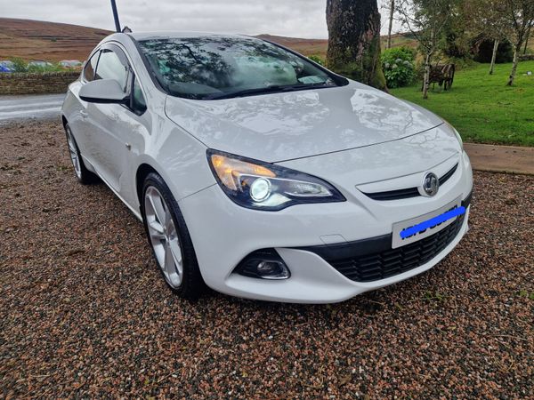 Vauxhall Astra Hatchback, Diesel, 2016, White