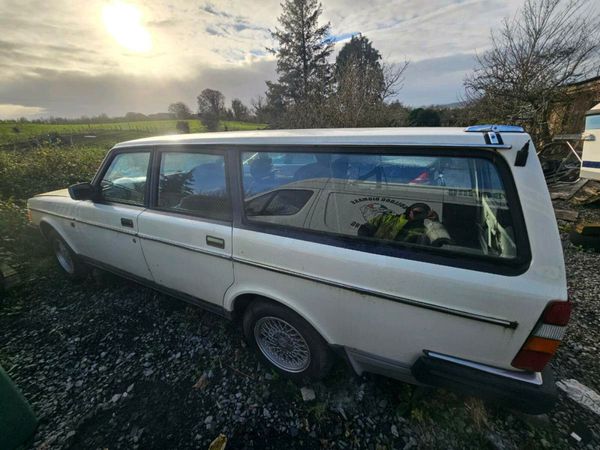 Volkswagen Polo Hatchback, Petrol, 2010, Red