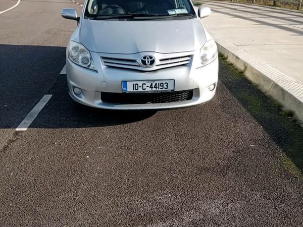 Toyota Auris Hatchback, Diesel, 2010, Silver