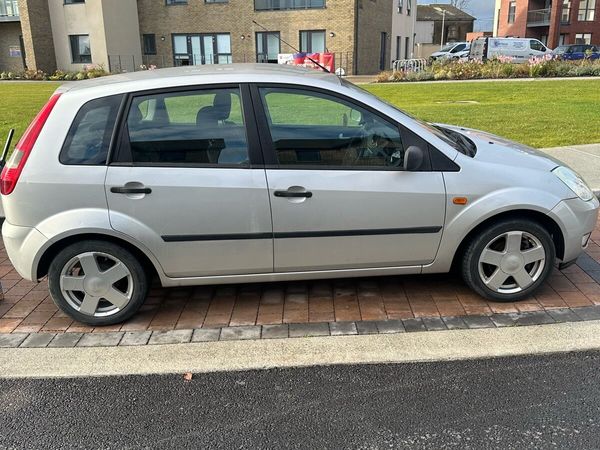 Ford Fiesta Hatchback, Petrol, 2003, Silver