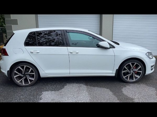 Volkswagen Golf Hatchback, Petrol, 2015, White