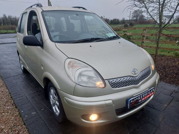 Toyota Yaris Hatchback, Diesel, 2005, Beige