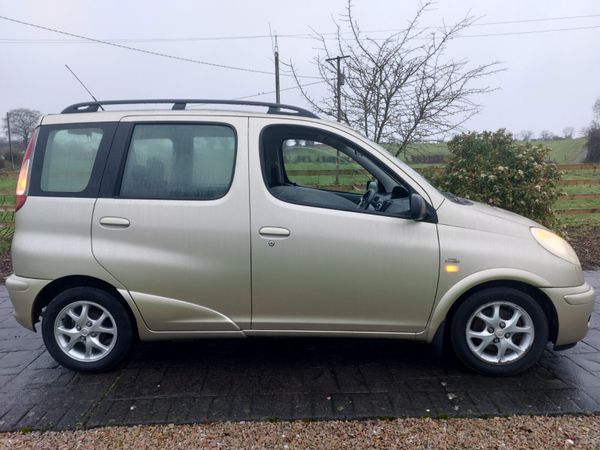 Toyota Yaris Hatchback, Diesel, 2005, Beige