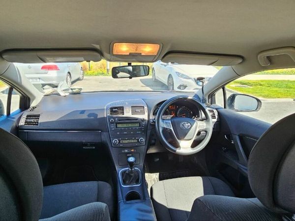 Toyota Avensis Saloon, Petrol, 2010, Grey