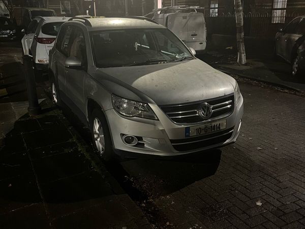 Volkswagen Tiguan SUV, Diesel, 2010, Silver