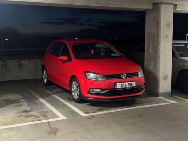 Volkswagen Polo Hatchback, Petrol, 2014, Red
