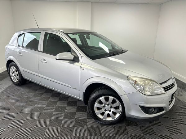 Opel Astra Hatchback, Petrol, 2008, Silver